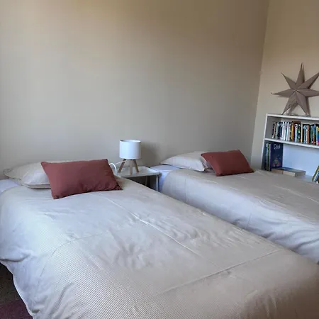 Appartement Calme Et Lumineux, Cour Exterieure, Petits Dejeuners Sur Demande - Proche Gare Et Centre نيم