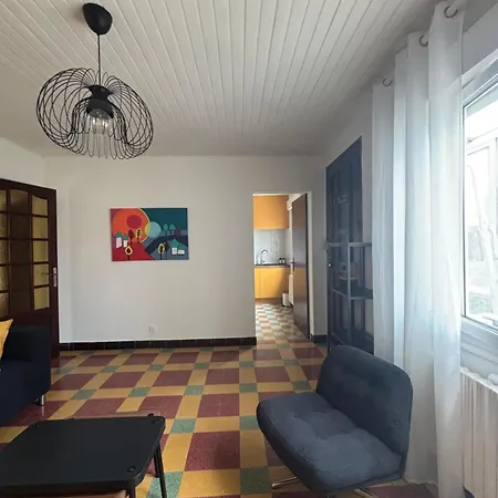 Calme Et Lumineux, Cour Extérieure, Repas Maison Possibles - Proche Gare Et Centre Apartamento Nimes