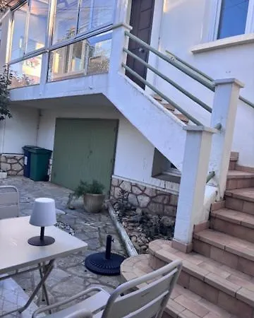Calme Et Lumineux, Cour Exterieure, Petits Dejeuners Sur Demande - Proche Gare Et Centre