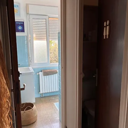 Apartment Calme Et Lumineux, Cour Exterieure, Petits Dejeuners Sur Demande - Proche Gare Et Centre Nimes