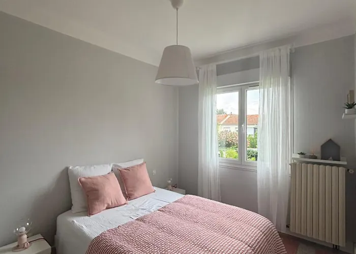 Calme Et Lumineux, Cour Extérieure, Repas Maison Possibles - Proche Gare Et Centre Apartamento Nimes