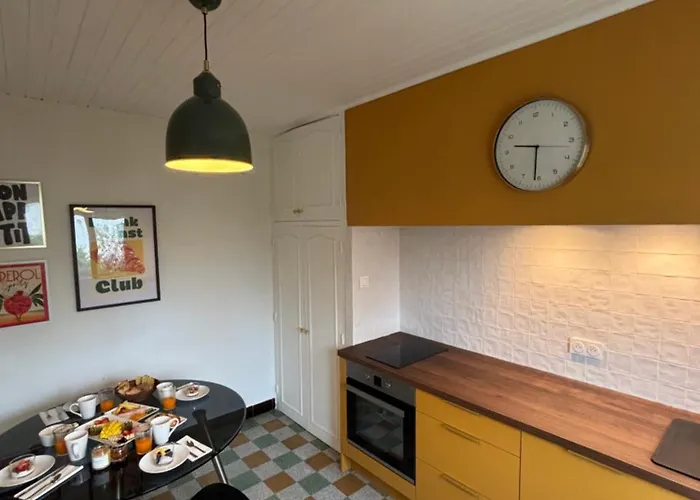 Calme Et Lumineux, Cour Extérieure, Repas Maison Possibles - Proche Gare Et Centre Nimes