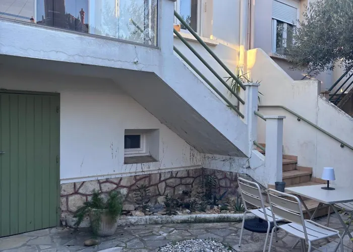 Calme Et Lumineux, Cour Extérieure, Repas Maison Possibles - Proche Gare Et Centre * Nimes